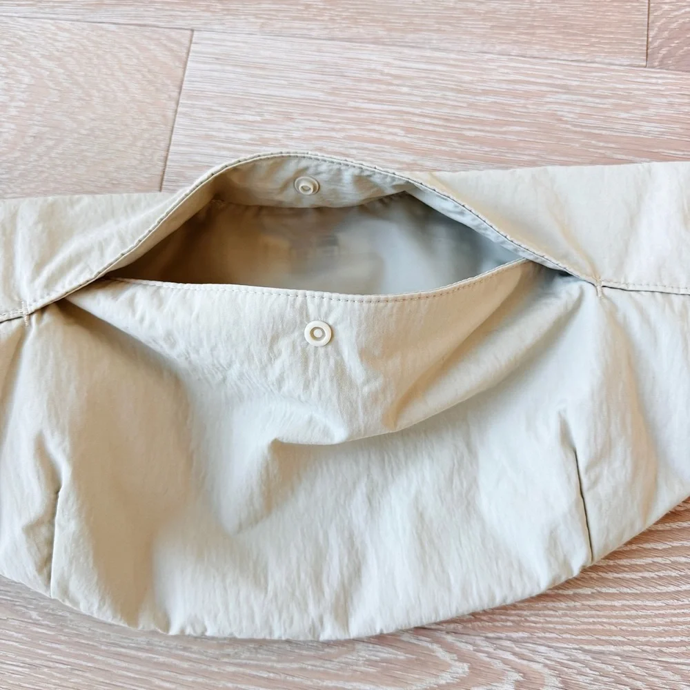 UNIQLO U Unisex Crossbody Bag in Beige - Picture 4 of 9